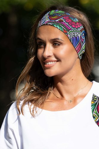 opaska-bluzka-biała-z-aplikacją-i-spodnie-sportowe-z-lampasami-FLORAL-white-vippi-design.jpg