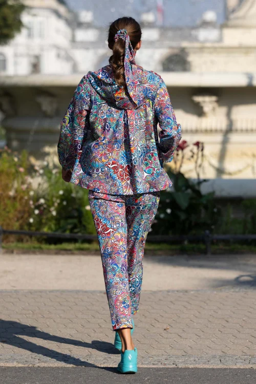 Spodnie-z-mankietami-i-bluzka-z-aplikacją-miętowa-i-bluza-z-kontrą--Vitraż-vippi-design-2.jpg