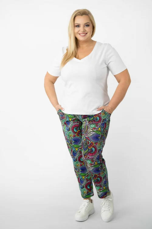 Bluzka-z-szydełkową-rozetą-biała--i-spodnie-z mankietami FLORAL-white-vippi-design (5).jpg