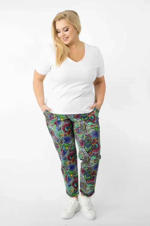 Bluzka-z-szydełkową-rozetą-biała--i-spodnie-z-mankietami-FLORAL-white-vippi-design-5.jpg