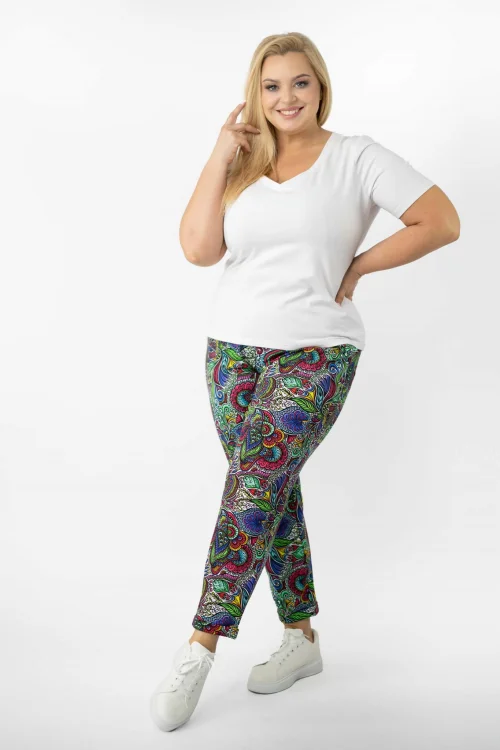 Bluzka-z-szydełkową-rozetą-biała--i-spodnie-z-mankietami-FLORAL-white-vippi-design-7.jpg
