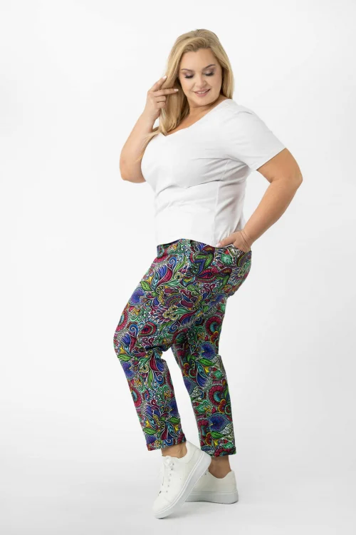 Bluzka-z-szydełkową-rozetą-biała--i-spodnie-z-mankietami-FLORAL-white-vippi-design-8.jpg