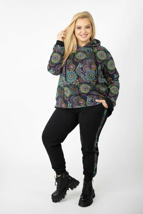 bluza-luźna-z-kapturem-i-spodnie-czarne-z-lampasem--RIO-vippi-design-4.jpg