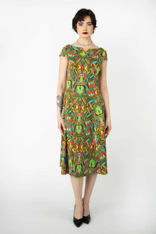 sukienka-midi-rozkloszowan-z-pęknięciem-na-dekolcie-kolekcja-MEXICO-marka-vippi-design (7).jpg
