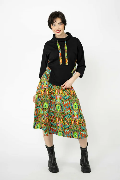 spódnica-midi-kolorowa-z-kieszeniami-i-bluzka-kiminowa-czarna-z-troczkami-kolekcja-MEXICO-marka-vippi-design (1).jpg