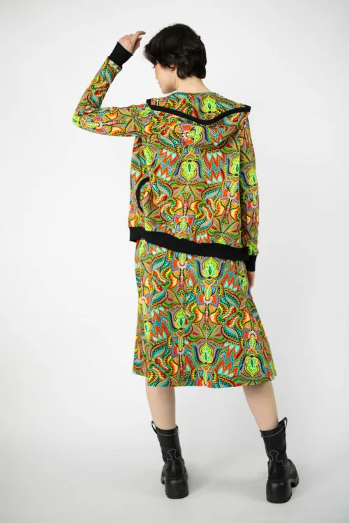 bluzka-czarna-wiskozowa-z-wiązaniem-linia-BASIC-spódnica-midi-kolorowa-z-kieszeniami-i-bluza-bomberka-z-kapturem-kolekcja-MEXICO-marka-vippi-design (3).jpg