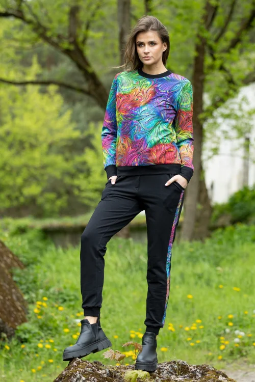 spodnie-czarne-z-lampasami-i-bluzka-sportowa-kolorowa--BLOOM-multi-vippidesign.jpg