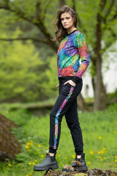 spodnie-czarne-z-lampasami-i-bluzka-sportowa-kolorowa--BLOOM-multi-vippidesign-4.jpg