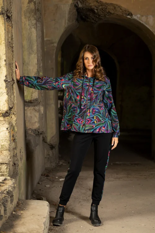 spodnie-czarne-z-lampasami-i--bluza-z-kontrami---BLOOM-vippi-design-2.jpg