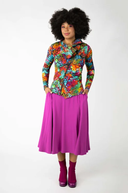 bluza-z-asymetrycznym-zapięciem-na-zamek,-stójka-i-spódnica-wiskozowa-z-koła-karmazynowa,-kolekcja-SHINY,-marka-VIPPI-DESIGN-4.jpg