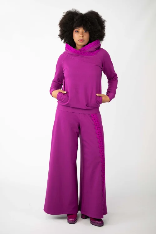 bluza-z-szydelkową-koronką-na-kapturze-i-spodnie-dzwony-z-szydekową-koronką,-kolekcja-SHINY,-marka-VIPPI-DESIGN-9.jpg