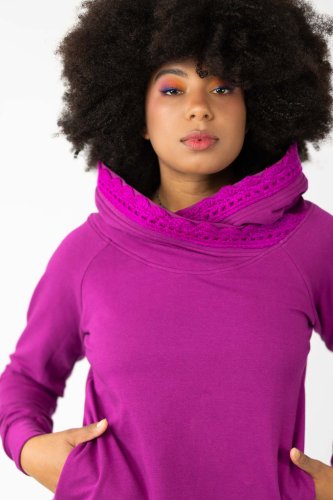 bluza-z-szydelkową-koronką-na-kapturze-i-spodnie-dzwony-z-szydekową-koronką,-kolekcja-SHINY,-marka-VIPPI-DESIGN-10a.jpg