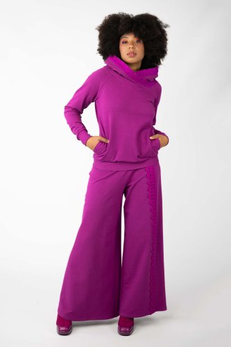 bluza-z-szydelkową-koronką-na-kapturze-i-spodnie-dzwony-z-szydekową-koronką,-kolekcja-SHINY,-marka-VIPPI-DESIGN-8.jpg