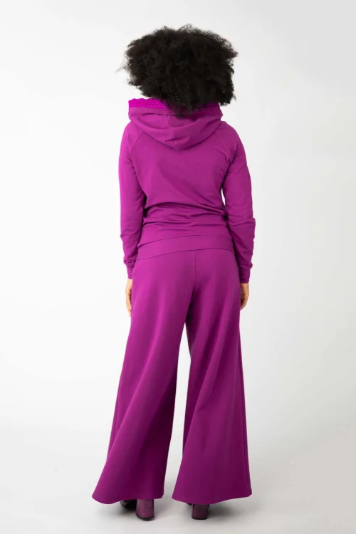 bluza-z-szydelkową-koronką-na-kapturze-i-spodnie-dzwony-z-szydekową-koronką,-kolekcja-SHINY,-marka-VIPPI-DESIGN-5.jpg