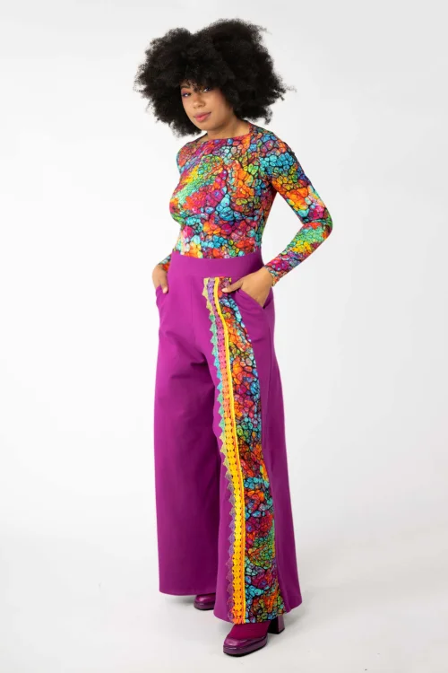 bluzka-klasyczna-z-prostym-dekoltem-i-spodnie-z-szydekową-koronką,-kolekcja-SHINY,-marka-VIPPI-DESIGN-5.jpg