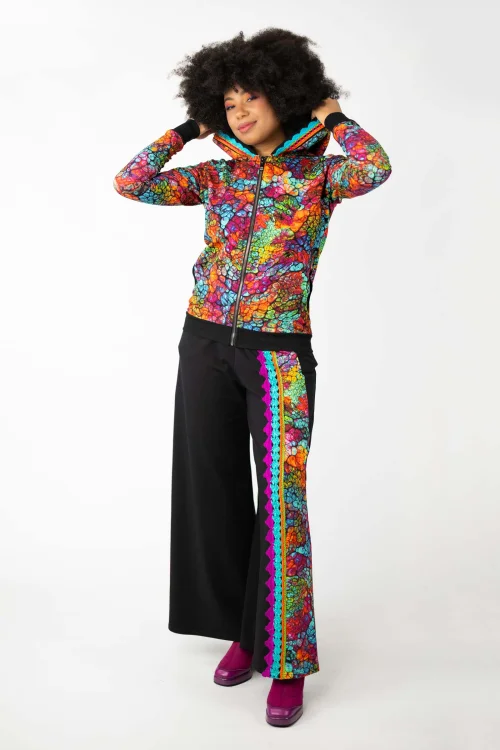 bluza-bomberka-z-szydekową-koronką-i-spodnie-z-szydekową-koronką-czarne,-kolekcja-SHINY,-marka-VIPPI-DESIGN-6.jpg