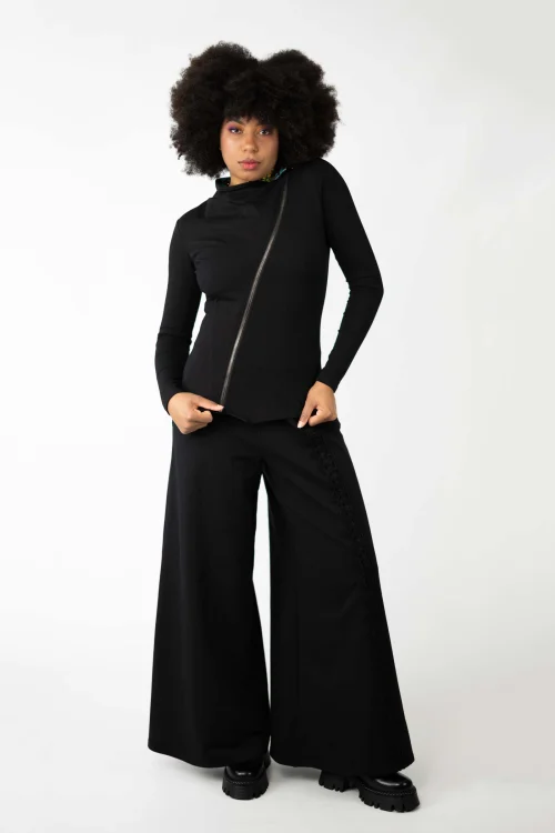 bluza-czarna-asymetryczna-i-spodnie-dzwony-z-szydełkową-koronką-czarne,-kolekcja-SHINY,-marka-VIPPI-DESIGN-6.jpg