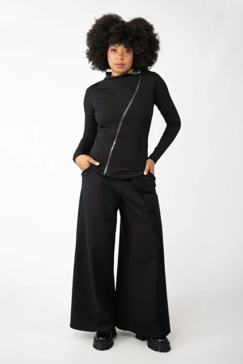 bluza-czarna-asymetryczna-i-spodnie-dzwony-z-szydełkową-koronką-czarne,-kolekcja-SHINY,-marka-VIPPI-DESIGN-7.jpg