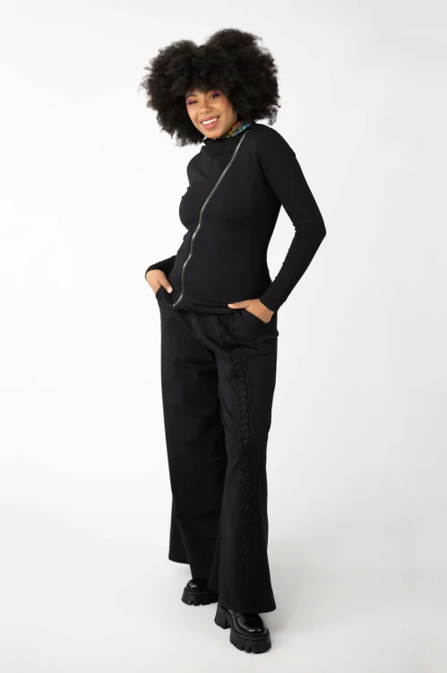 bluza-czarna-asymetryczna-i-spodnie-dzwony-z-szydełkową-koronką-czarne,-kolekcja-SHINY,-marka-VIPPI-DESIGN-8.jpg