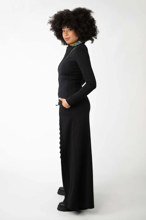bluza-czarna-asymetryczna-i-spodnie-dzwony-z-szydełkową-koronką-czarne,-kolekcja-SHINY,-marka-VIPPI-DESIGN-9.jpg