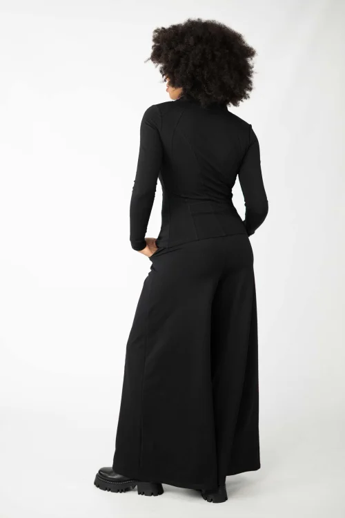 bluza-czarna-asymetryczna-i-spodnie-dzwony-z-szydełkową-koronką-czarne,-kolekcja-SHINY,-marka-VIPPI-DESIGN-10.jpg