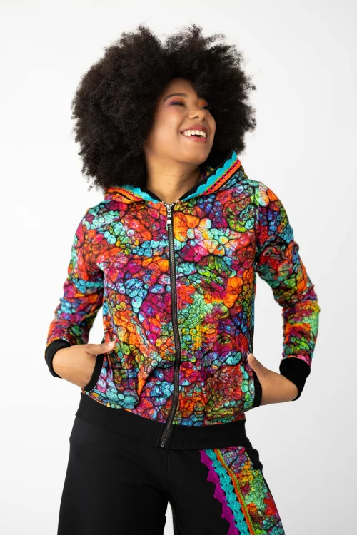 bluza-bomberka-z-szydekową-koronką-i-spodnie-z-szydekową-koronką-czarne,-kolekcja-SHINY,-marka-VIPPI-DESIGN-3.jpg