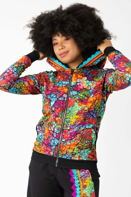 bluza-bomberka-z-szydekową-koronką-i-spodnie-z-szydekową-koronką-czarne,-kolekcja-SHINY,-marka-VIPPI-DESIGN-6a.jpg