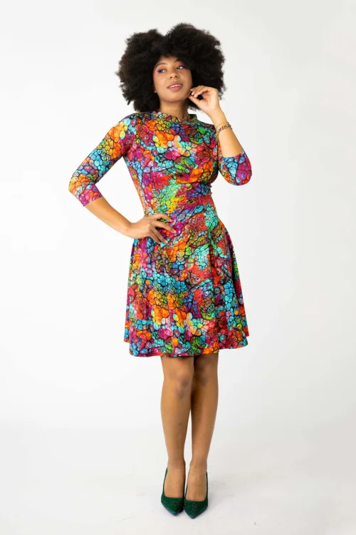sukienka-mini-rozkloszowana-ze-stójką,-kolekcja-SHINY-marka-VIPPI-DESIGN-2.jpg