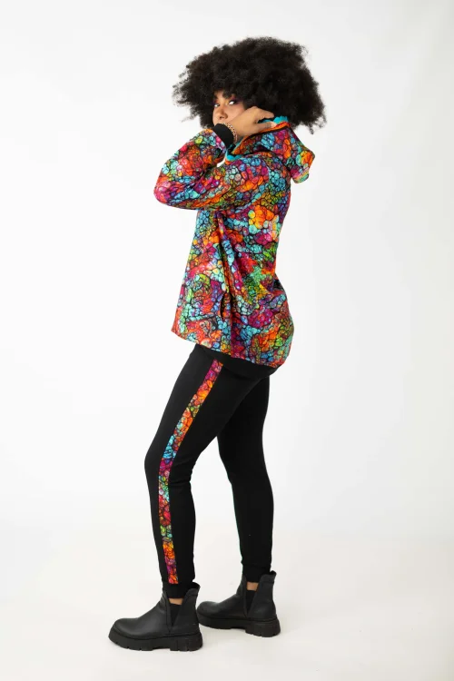 bluza-luźna-z-szydełkową-koronkąvi-spodnie-czarne-z-lampasami,-kolekcja-SHINY-marka-VIPPI-DESIGN-5.jpg