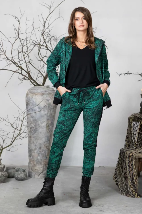 spodnie-sportowe-z-lampasami-i-bluza-z-ka[turem--AZURE-vippi-design-2.jpg