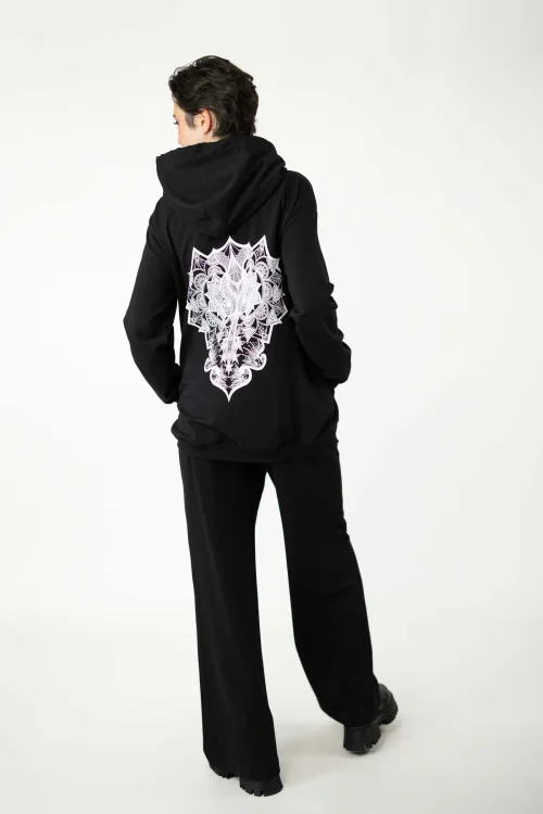 bluza-bomberka-z-kapturem-czarna-akha-i--spodnie-czarne-luźne-dresowe-czarne-kolekcja-BLACK-marka-vippi-design-3.jpg