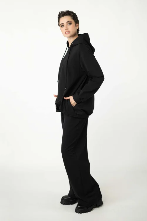 bluza-luźna-czarna-freei-spodnie-czarne-luźne-dresowe-czarne-kolekcja-BLACK-marka-vippi-design-2.jpg