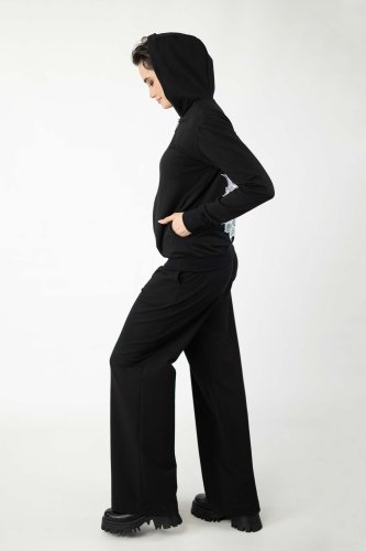 bluza-bomberka-z-kapturem-czarna-freei-spodnie-czarne-luźne-dresowe-czarne-kolekcja-BLACK-marka-vippi-design-4.jpg