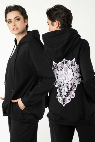 bluza-bomberka-z-kapturem-czarna-akha-i--spodnie-czarne-luźne-dresowe-czarne-kolekcja-BLACK-marka-vippi-design-7.jpg