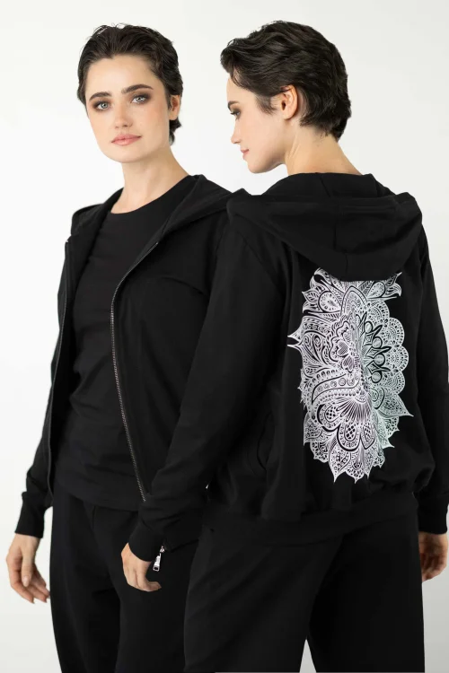 bluza-bomberka-z-kapturem-czarna-freei-spodnie-czarne-luźne-dresowe-czarne-kolekcja-BLACK-marka-vippi-design-6.jpg