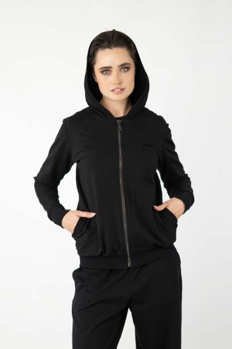 bluza-bomberka-z-kapturem-czarna-freei-spodnie-czarne-luźne-dresowe-czarne-kolekcja-BLACK-marka-vippi-design-5.jpg