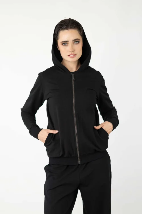 bluza-bomberka-z-kapturem-czarna-freei-spodnie-czarne-luźne-dresowe-czarne-kolekcja-BLACK-marka-vippi-design-5.jpg