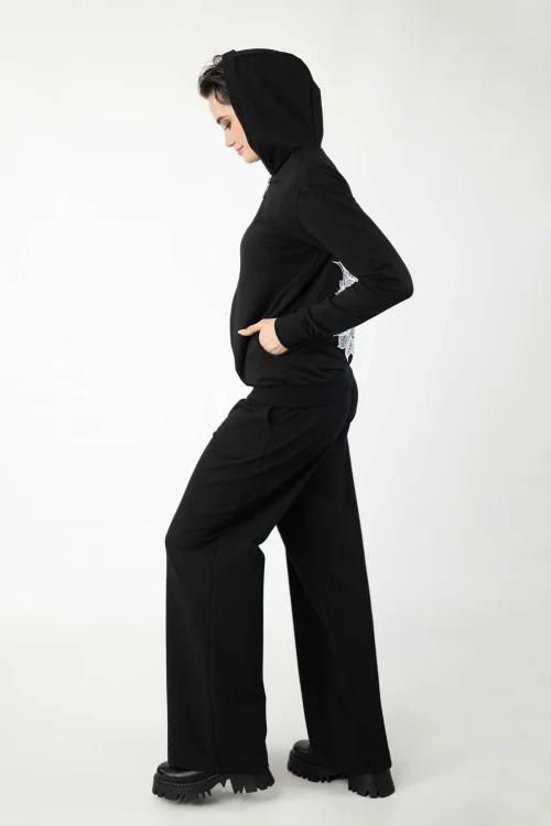 bluza-bomberka-z-kapturem-czarna-freei-spodnie-czarne-luźne-dresowe-czarne-kolekcja-BLACK-marka-vippi-design-4.jpg