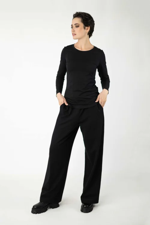 bluzka-z-długim-rękawem-czarna-hygra-i-spodnie-dresowe-luźne-kolekcja-BLACK-marka-vippi-design.jpg
