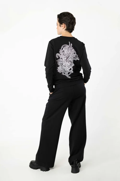 bluza-czarna-bez-kaptura-HYDRA-i-spodnie-czarne-dresowe-luźne--kolekcja-BLACK-marka-vippi-design-2.jpg