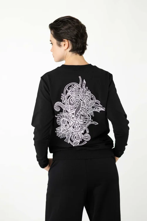 bluza-czarna-bez-kaptura-HYDRA-i-spodnie-czarne-o-kroju-baloon-z-cięciami-na-nogawkach-kolekcja-BLACK-marka-vippi-design-1.jpg