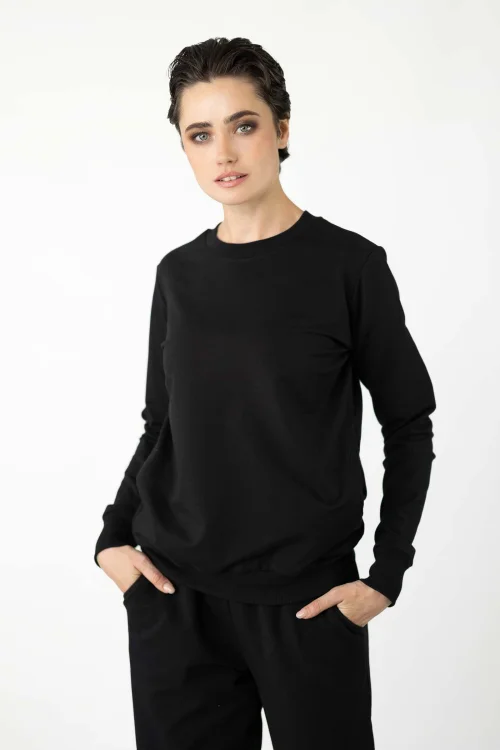 bluza-czarna-bez-kaptura-HYDRA-i-spodnie-czarne-o-kroju-baloon-z-cięciami-na-nogawkach-kolekcja-BLACK-marka-vippi-design-2.jpg