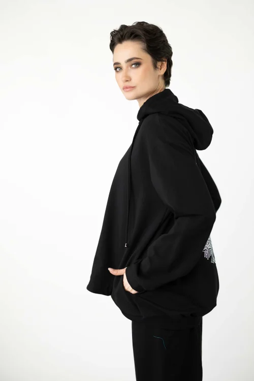 bluza-luźna-czarna-HYDRA-i-spodnie-czarne-o-kroju-baloon-kolekcja-BLACK-marka-vippi-design-2.jpg
