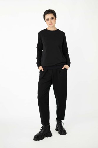 bluza-czarna-bez-kaptura-free-i-spodnie-czarne-o-kroju-baloon-z-cięciami-na-nogawkach-kolekcja-BLACK-marka-vippi-design-3.jpg