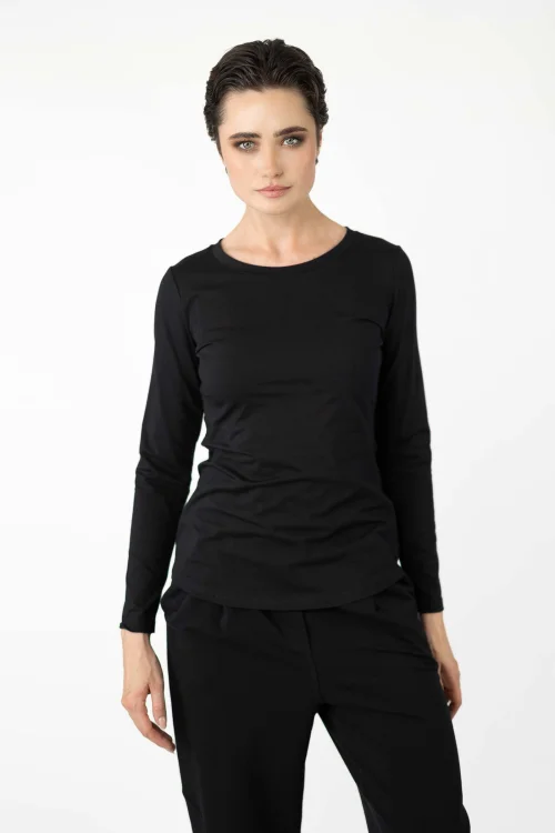 bluzka-z-długim-rękawem-czarna-akha-kolekcja-BLACK-marka-vippi-design-2.jpg