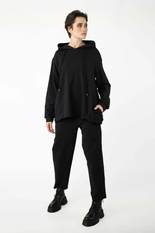 bluza-luźna-czarna-i-spodnie-czarne-o-kroju-baloon-kolekcja-BLACK-marka-vippi-design-5.jpg