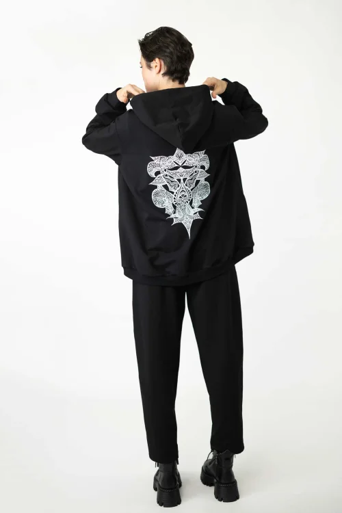 bluza-luźna-czarna-i-spodnie-czarne-o-kroju-baloon-kolekcja-BLACK-marka-vippi-design-3.jpg
