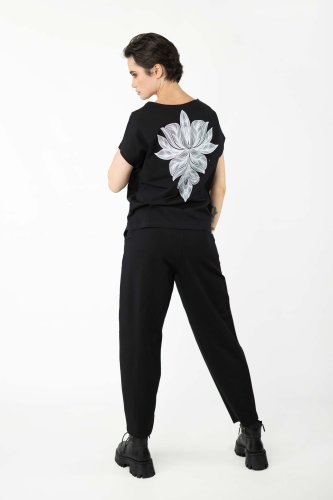 bluzka-czarna-trapezowa-krótki-rękaw-bloom-i-spodnie-czarne-o-kroju-baloon-kolekcja-BLACK-marka-vippi-design-3.jpg