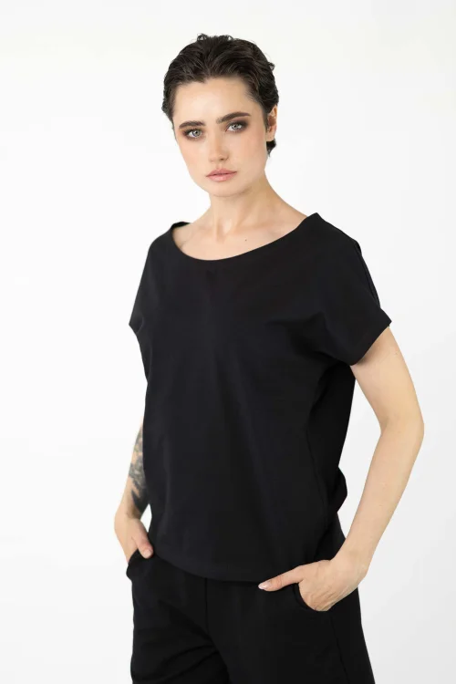 bluzka-czarna-trapezowa-krótki-rękaw-kolekcja-BLACK-marka-vippi-design.jpg