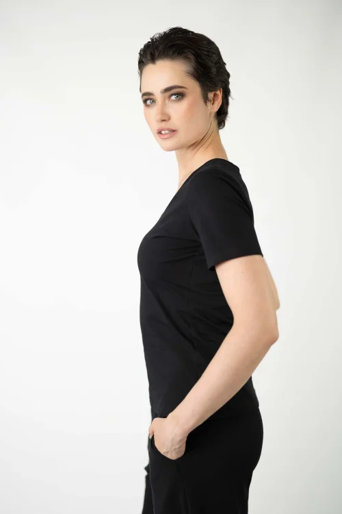 bluzka-czarna-dekolt-V-krótki-rękaw--kolekcja-BLACK-marka-vippi-design.jpg
